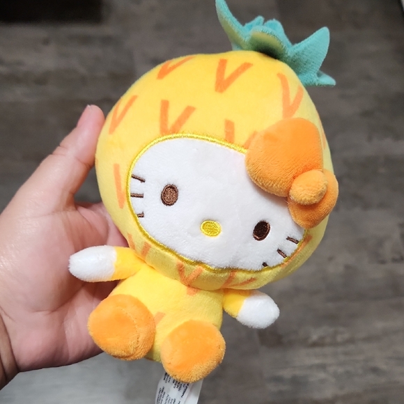 Hello Kitty Pineapple Plush Toy - Picture 1 of 4